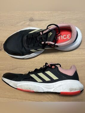 Women’s Adidas Running Shoes with Bounce Technology - Black, Size 9